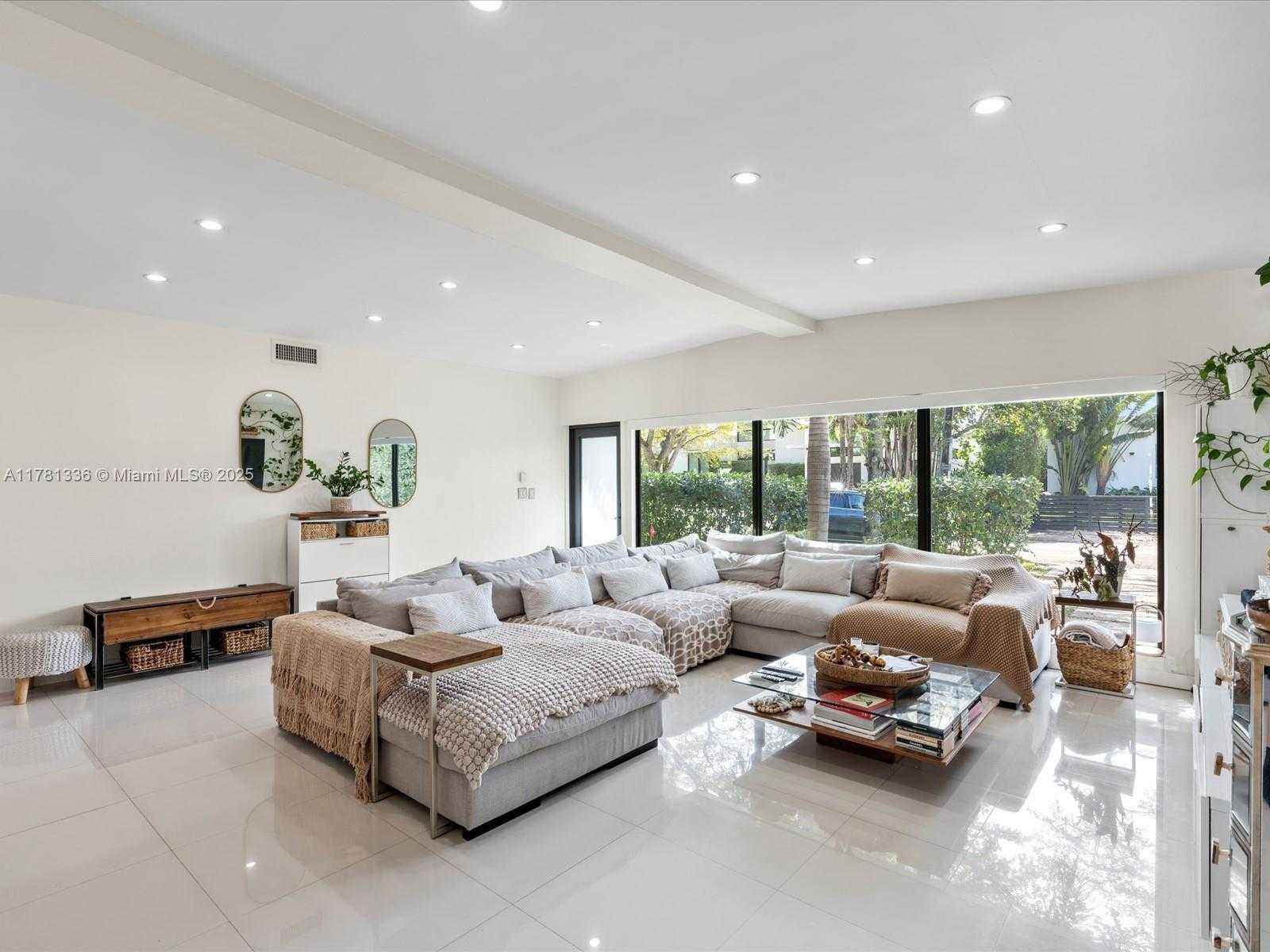 Small Image of 19461 NORTH EAST 22ND RD, North Miami Beach Number 25