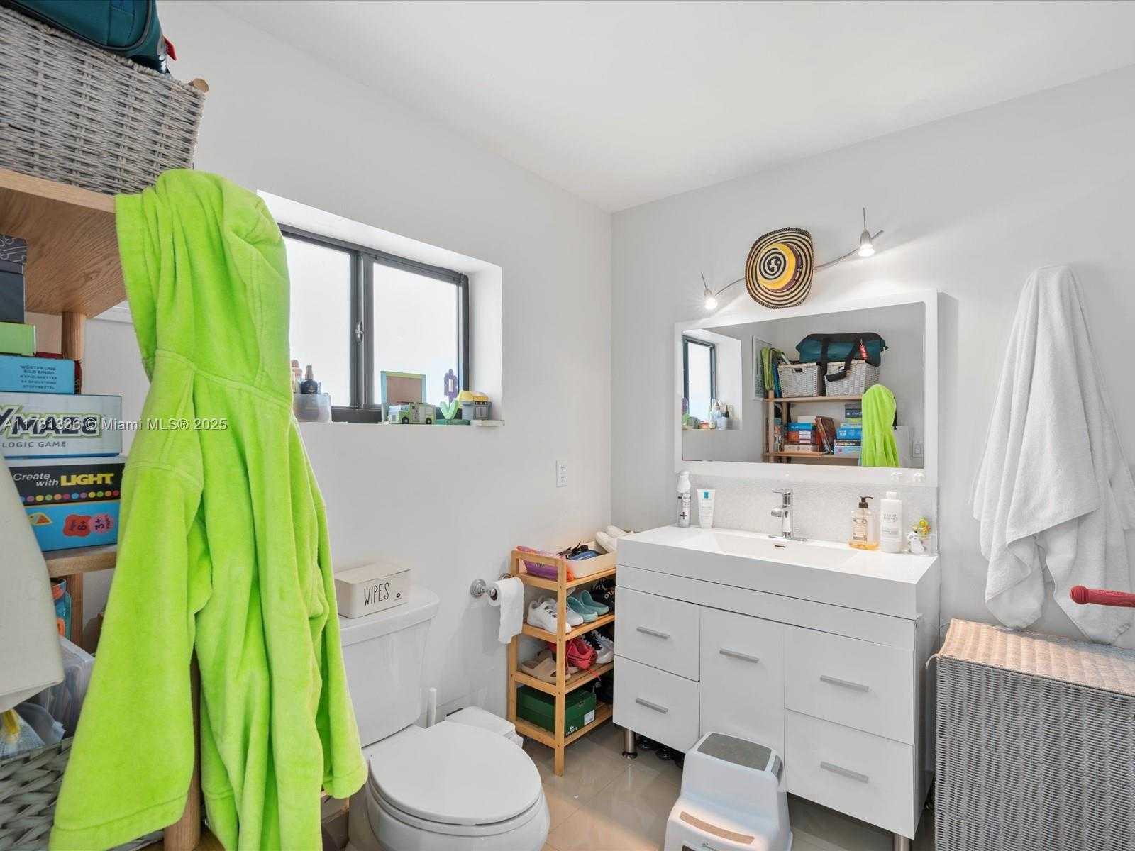 Small Image of 19461 NORTH EAST 22ND RD, North Miami Beach Number 34