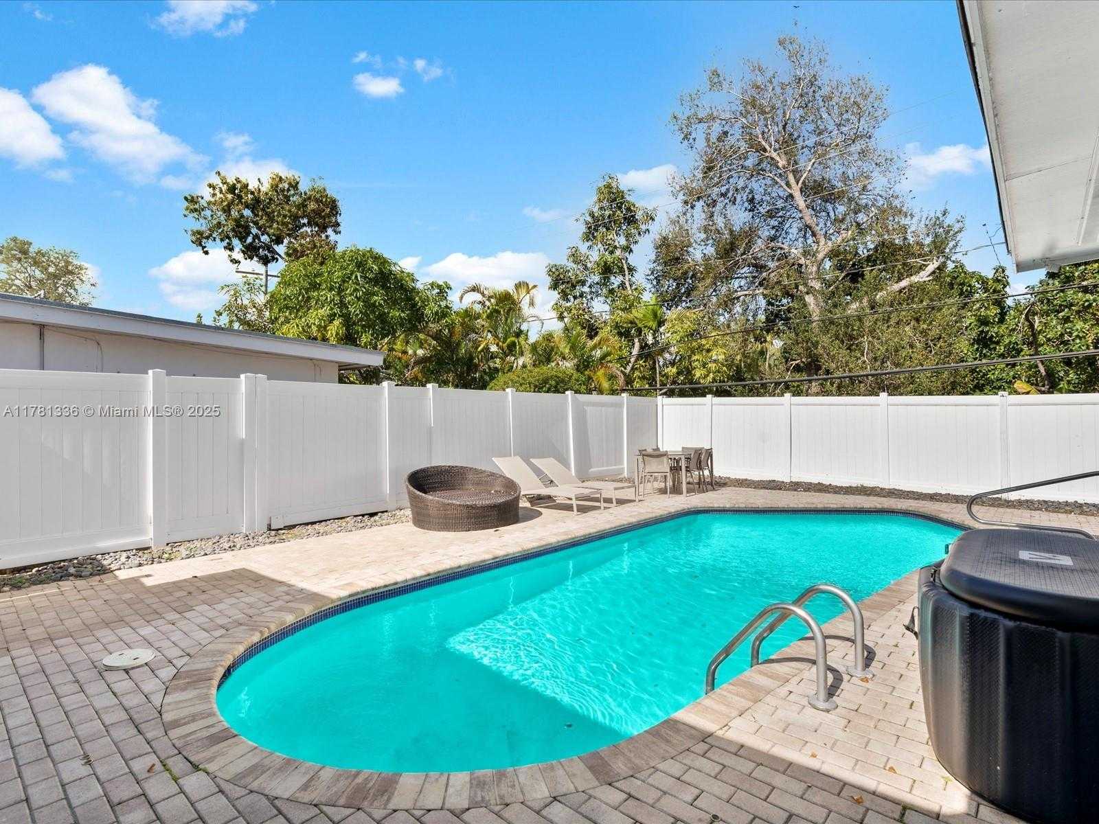 Small Image of 19461 NORTH EAST 22ND RD, North Miami Beach Number 4