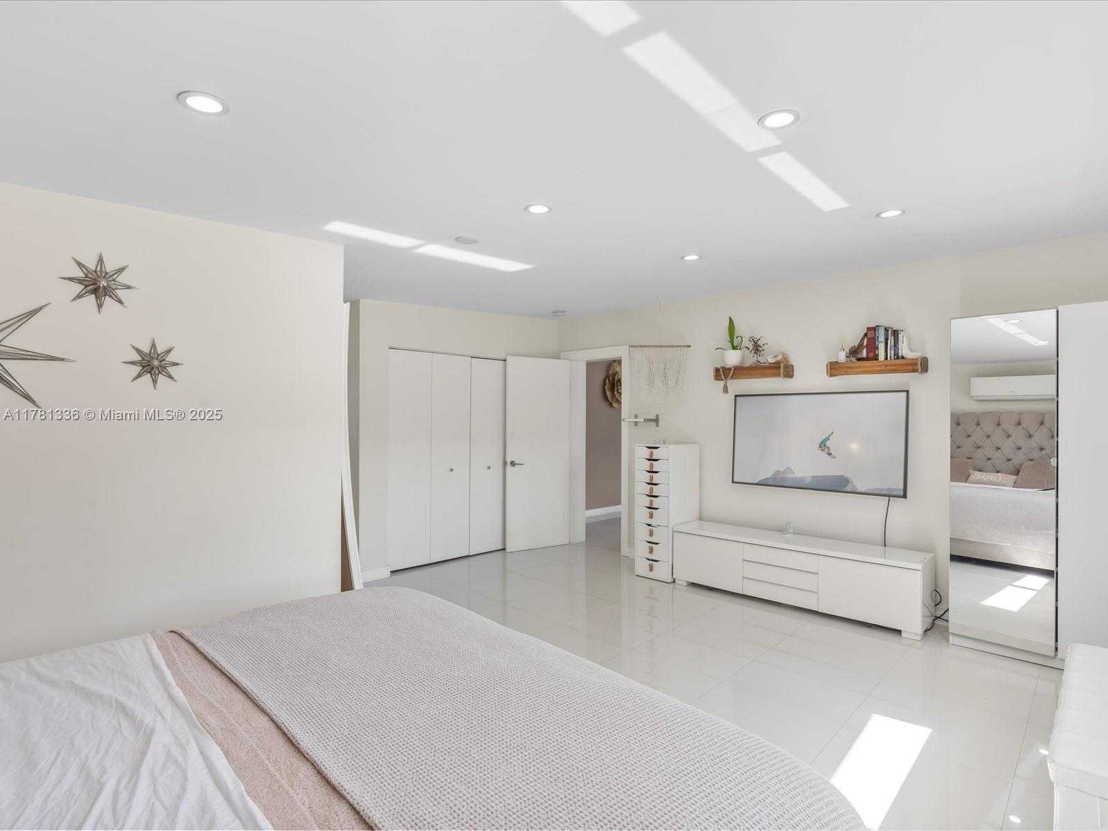 Small Image of 19461 NORTH EAST 22ND RD, North Miami Beach Number 43