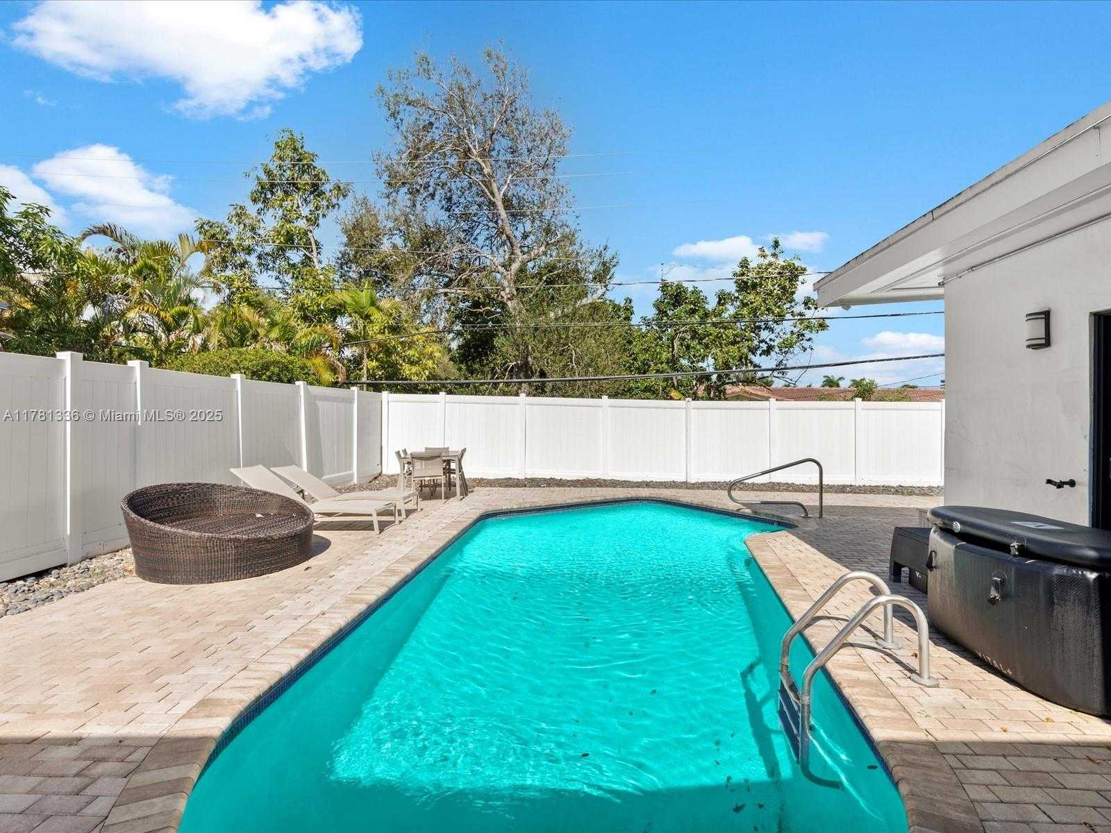 Small Image of 19461 NORTH EAST 22ND RD, North Miami Beach Number 5