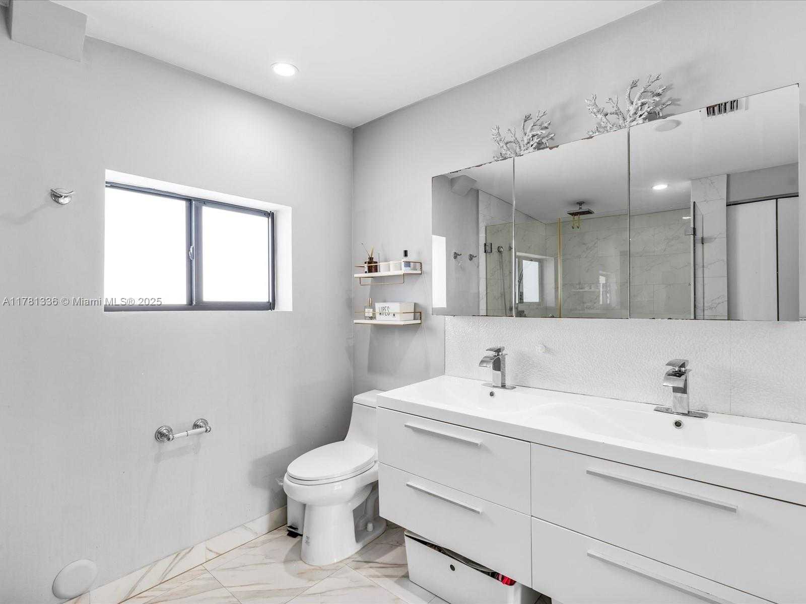 Small Image of 19461 NORTH EAST 22ND RD, North Miami Beach Number 53
