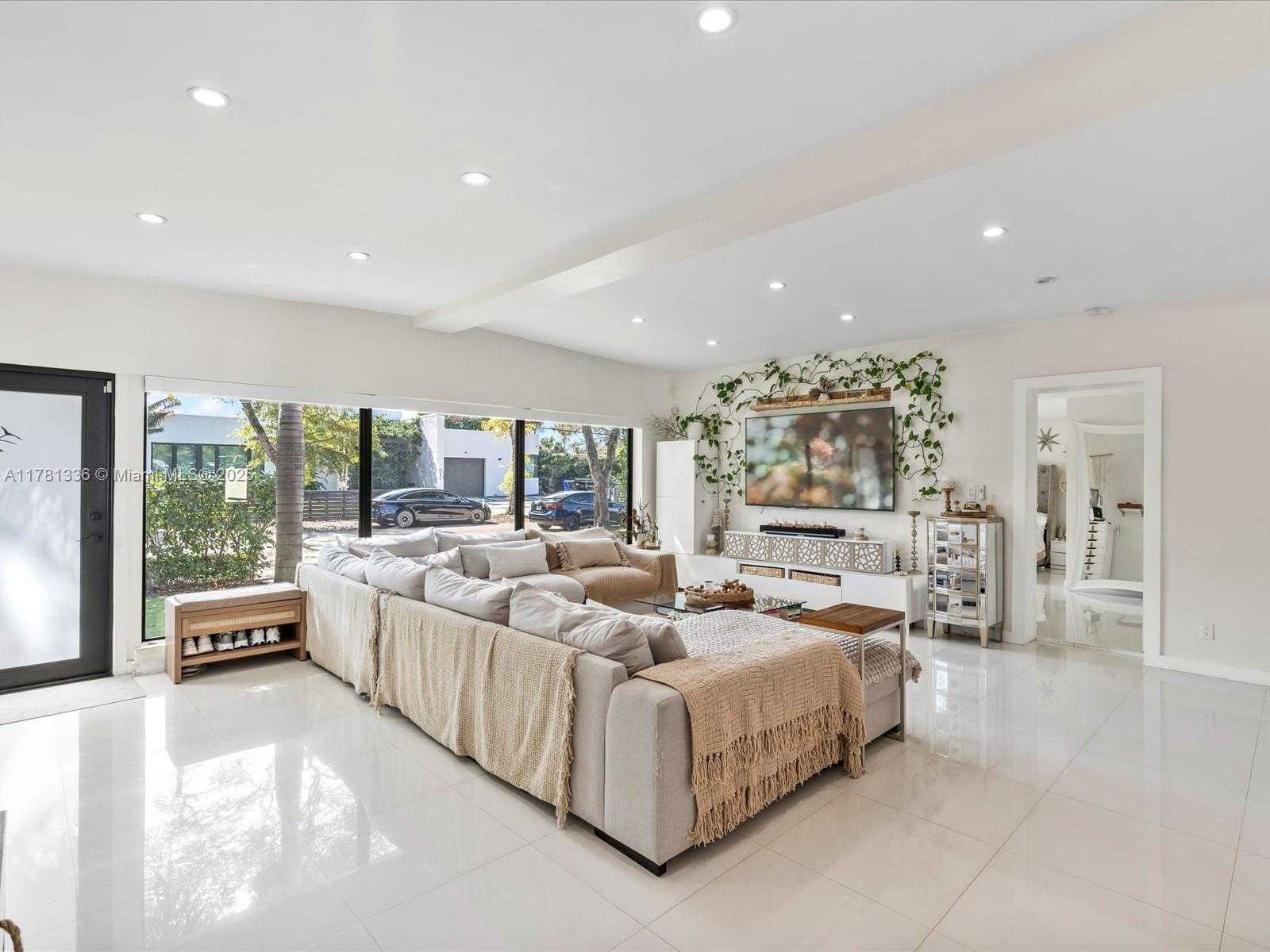 Small Image of 19461 NORTH EAST 22ND RD, North Miami Beach Number 54