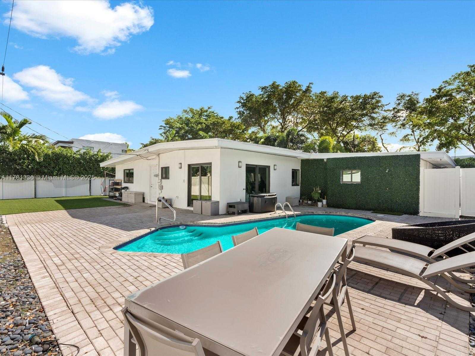 Small Image of 19461 NORTH EAST 22ND RD, North Miami Beach Number 6