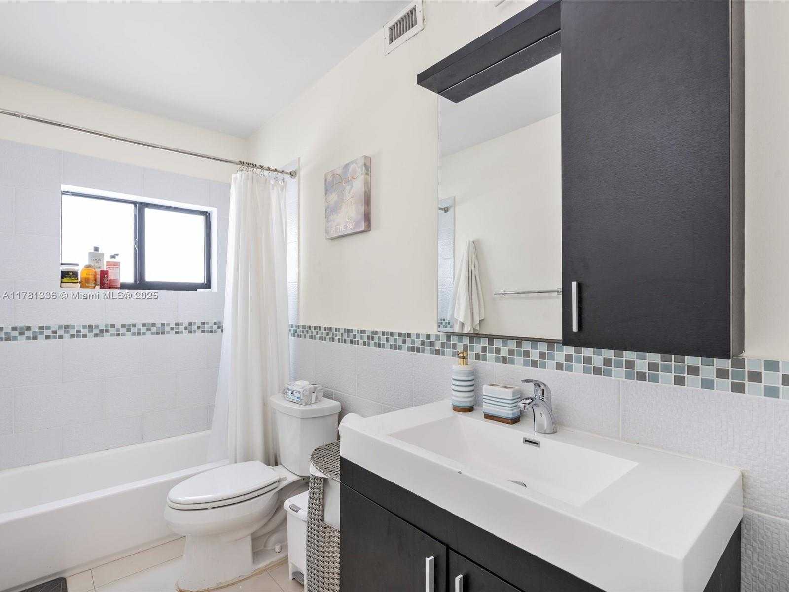 Small Image of 19461 NORTH EAST 22ND RD, North Miami Beach Number 68