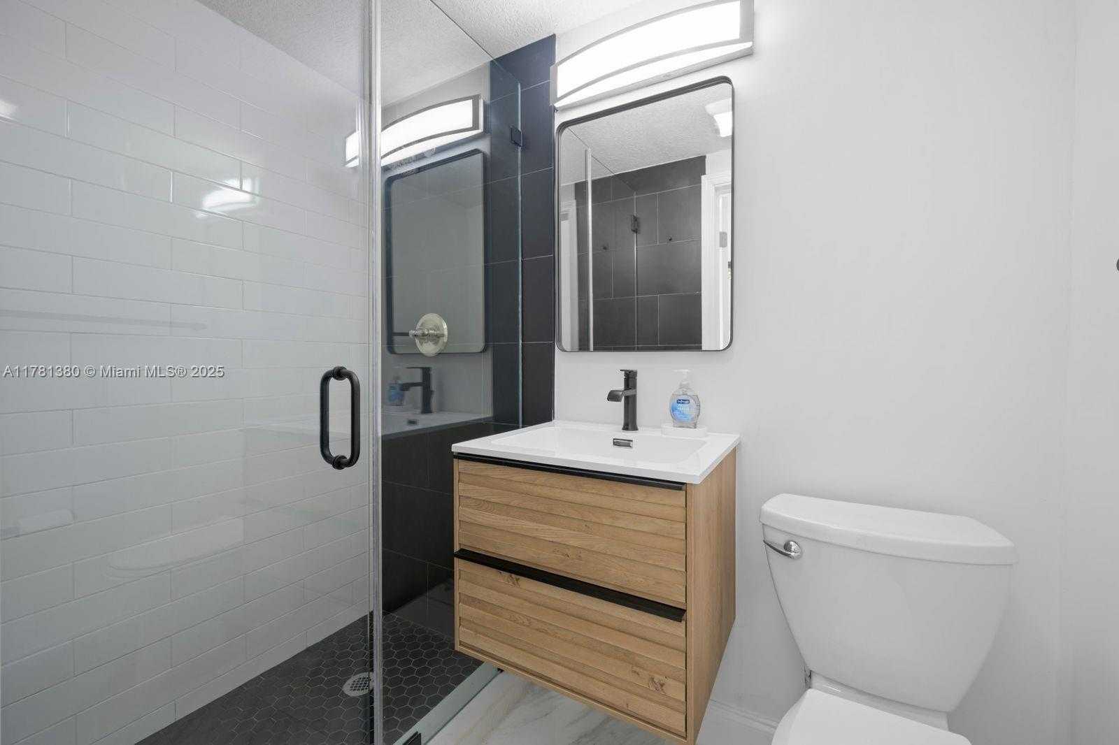 Small Image of 1951 NORTH EAST 187TH DR, North Miami Beach Number 18