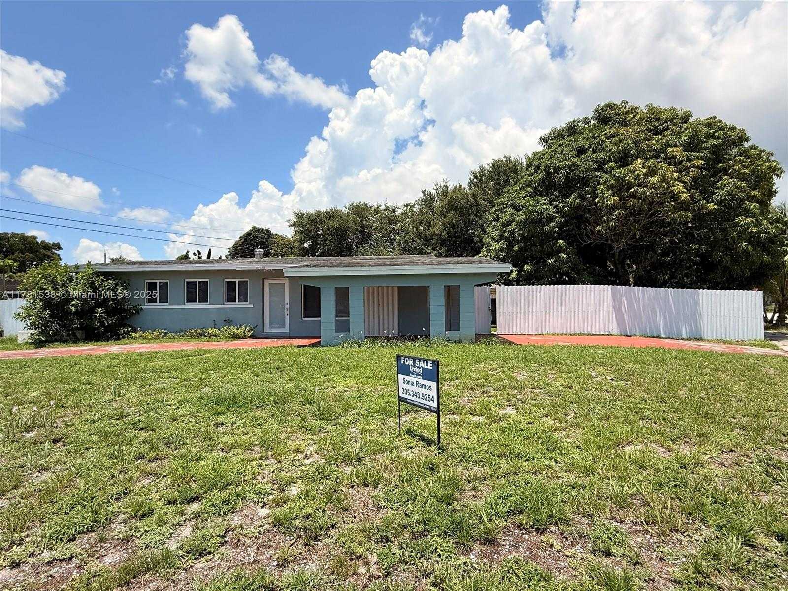 Small Image of 18920 NORTH WEST 31ST AVE, Miami Gardens Number 2