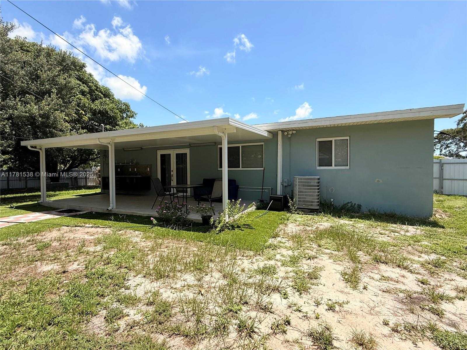 Small Image of 18920 NORTH WEST 31ST AVE, Miami Gardens Number 20