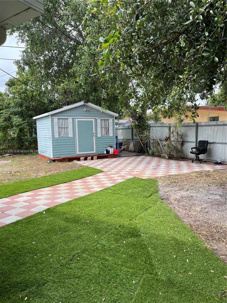 Small Image of 18920 NORTH WEST 31ST AVE, Miami Gardens Number 22