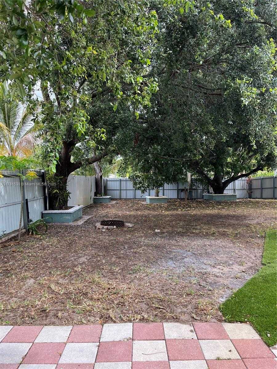 Small Image of 18920 NORTH WEST 31ST AVE, Miami Gardens Number 23