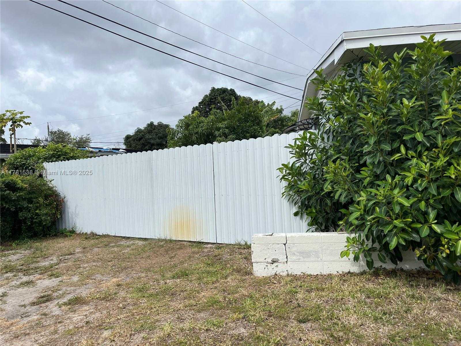 Small Image of 18920 NORTH WEST 31ST AVE, Miami Gardens Number 24