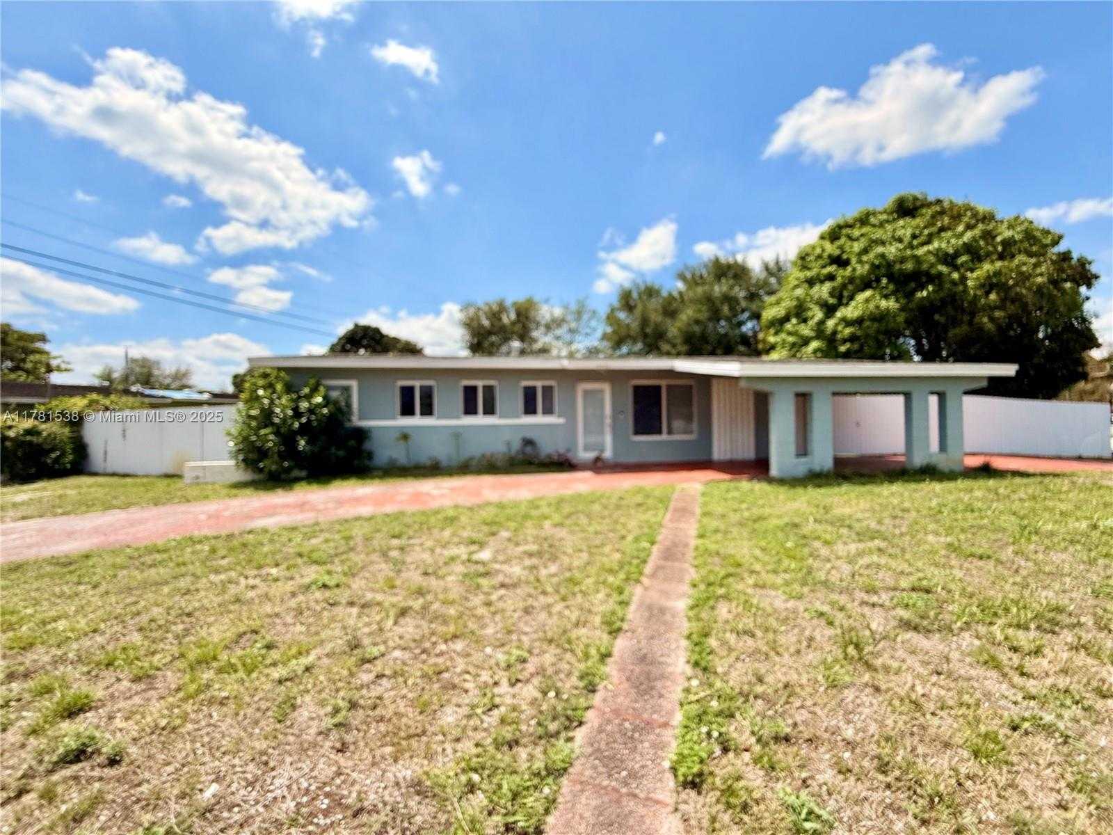 Small Image of 18920 NORTH WEST 31ST AVE, Miami Gardens Number 4