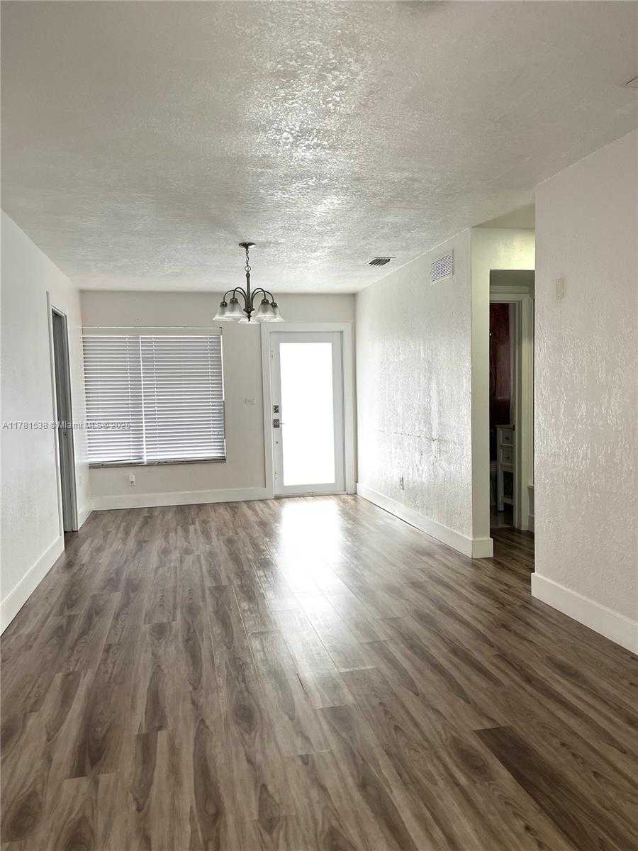 Small Image of 18920 NORTH WEST 31ST AVE, Miami Gardens Number 5