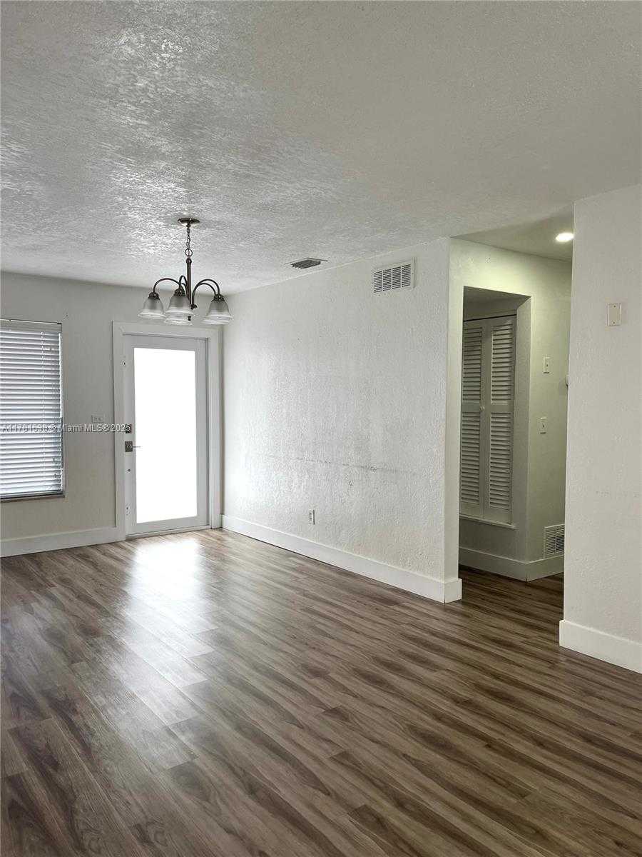 Small Image of 18920 NORTH WEST 31ST AVE, Miami Gardens Number 6