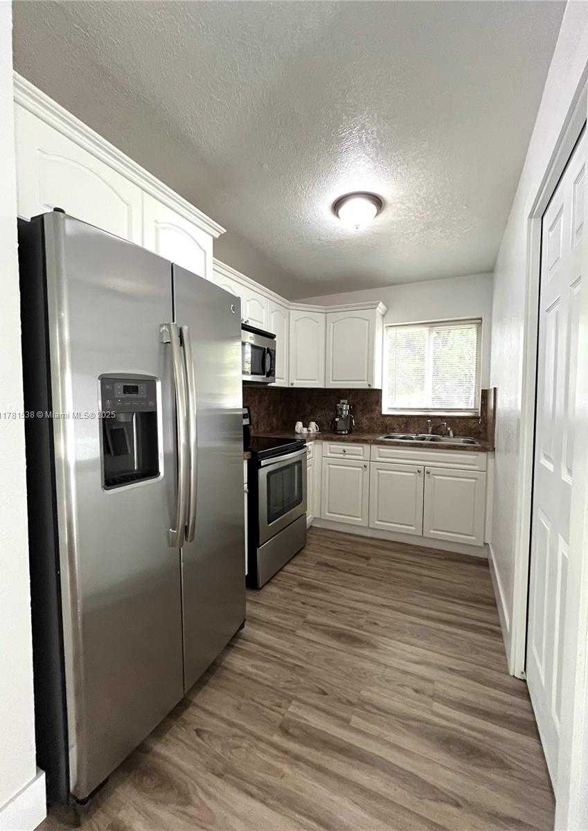 Small Image of 18920 NORTH WEST 31ST AVE, Miami Gardens Number 8