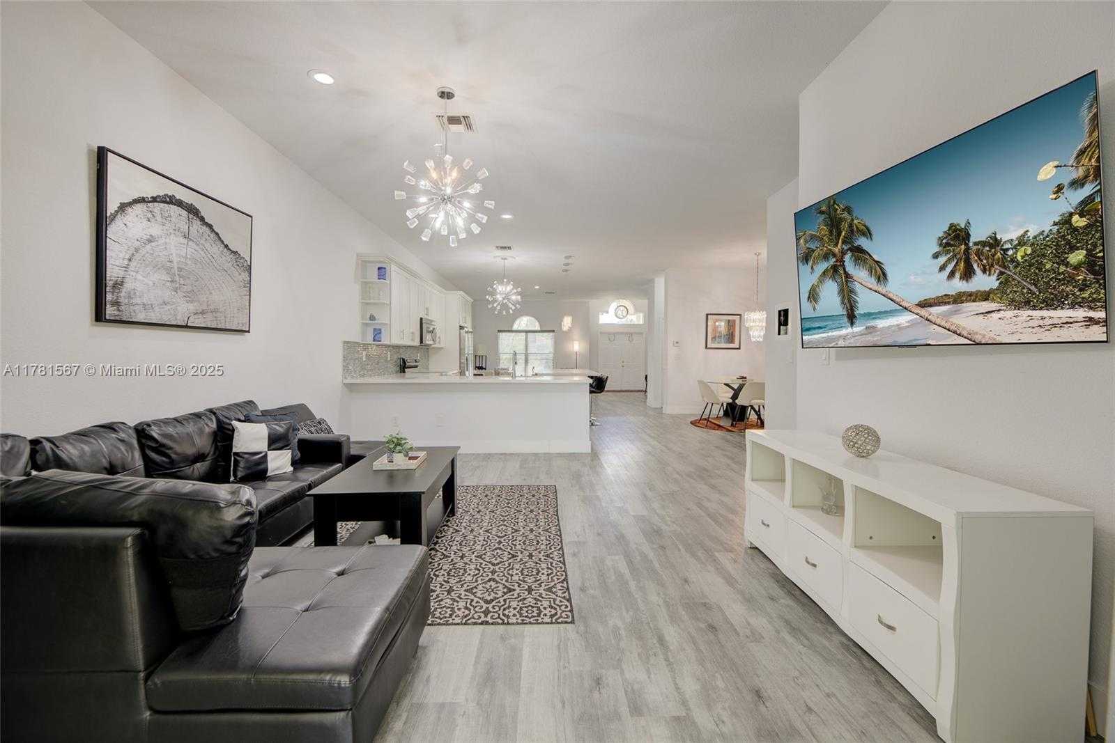 Small Image of 1490 SOUTH WEST 159TH AVE, Pembroke Pines Number 9