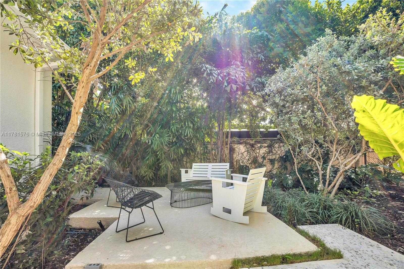 Small Image of 4271 ALTON RD, Miami Beach Number 3