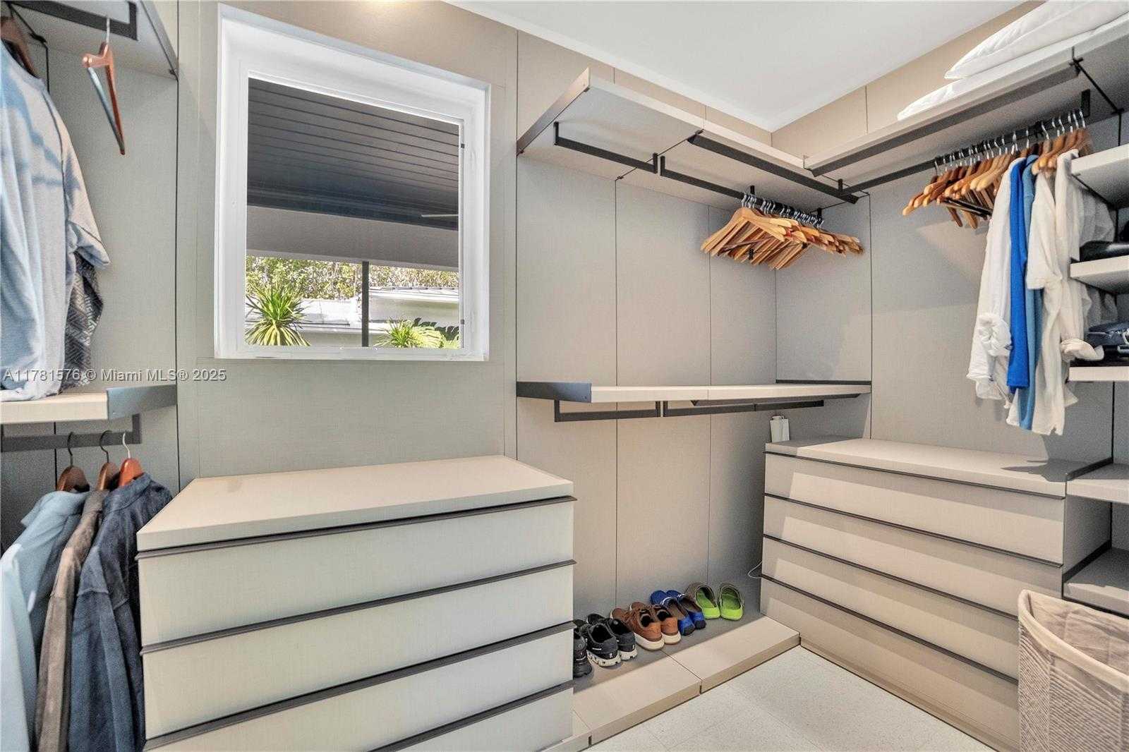 Small Image of 4271 ALTON RD, Miami Beach Number 30