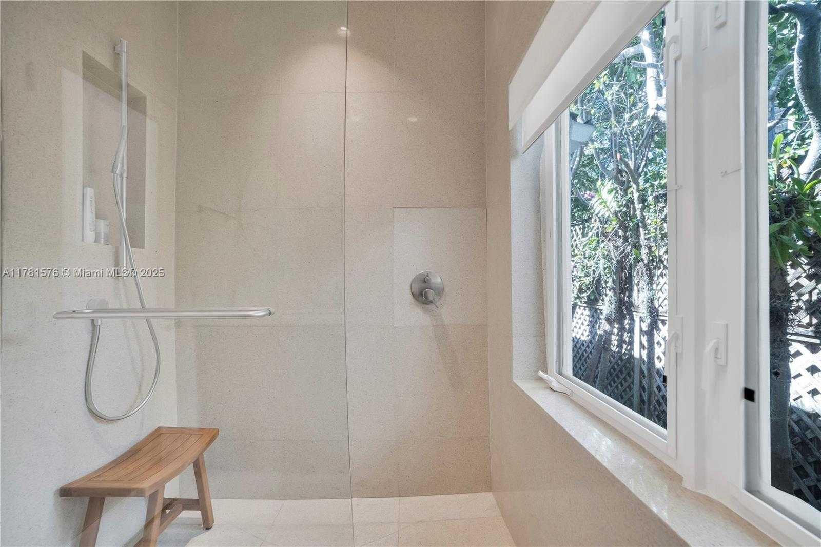 Small Image of 4271 ALTON RD, Miami Beach Number 38