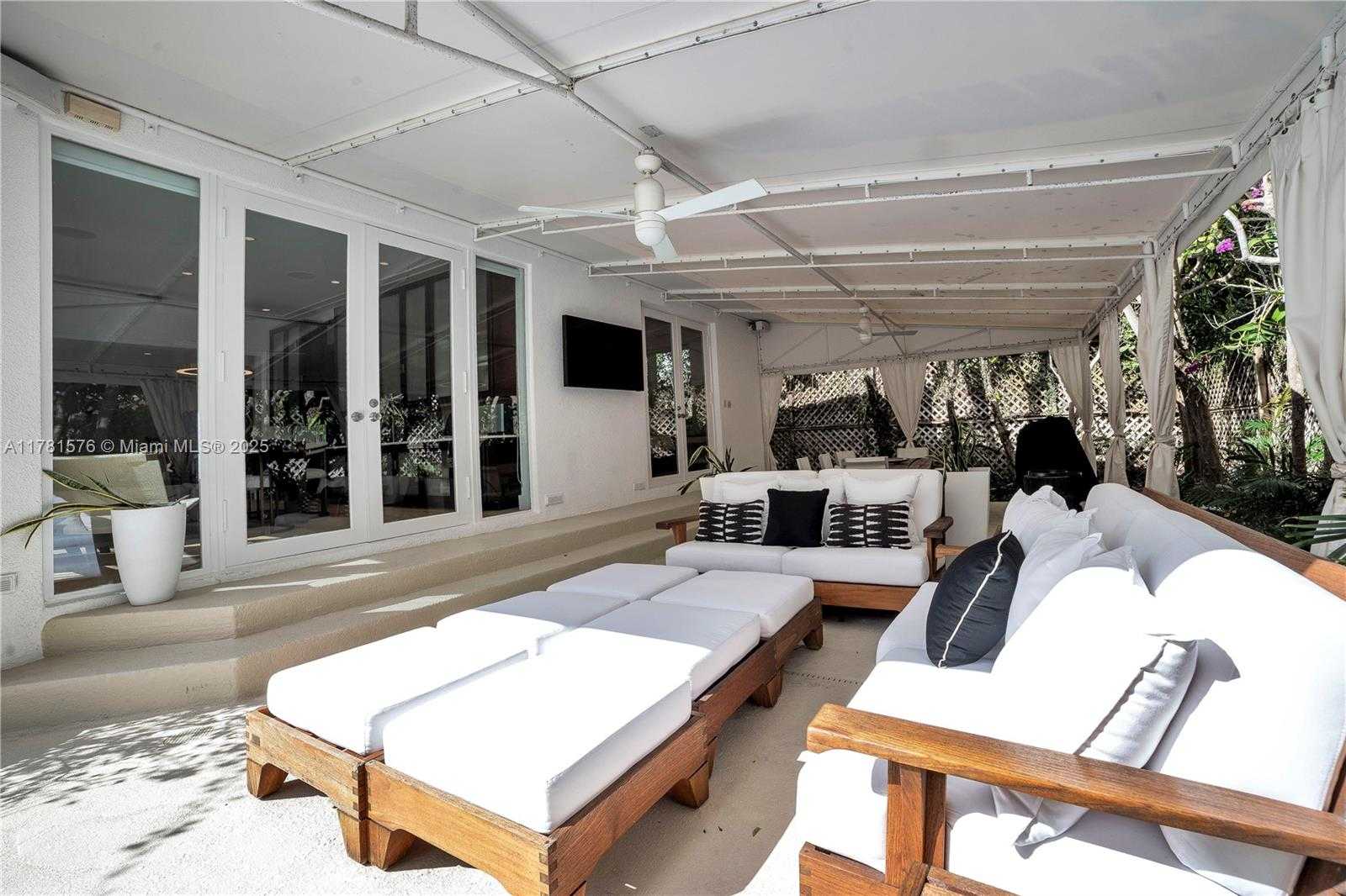 Small Image of 4271 ALTON RD, Miami Beach Number 44