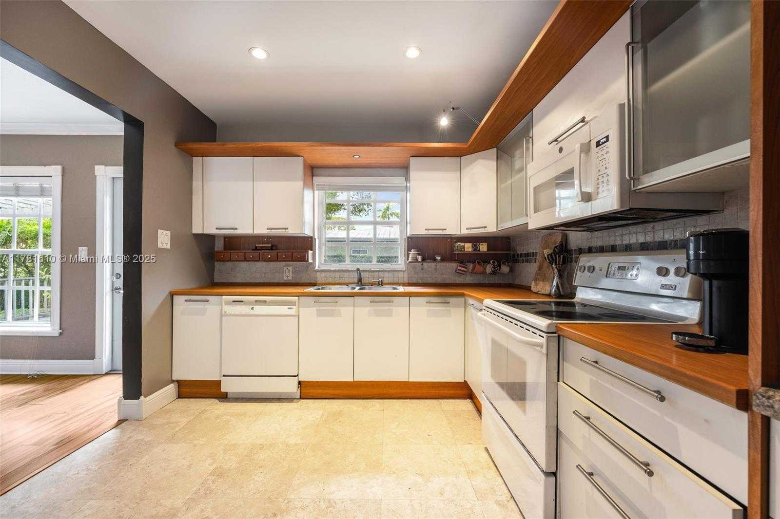 Small Image of 5490 SOUTH WEST 57TH AVE, Miami Number 10