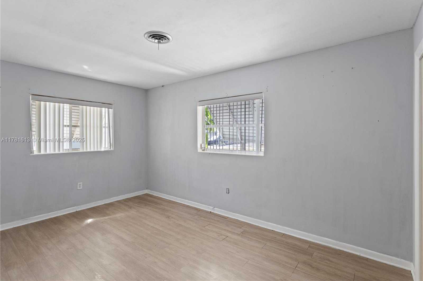 Small Image of 7525 GARFIELD ST, Hollywood Number 11