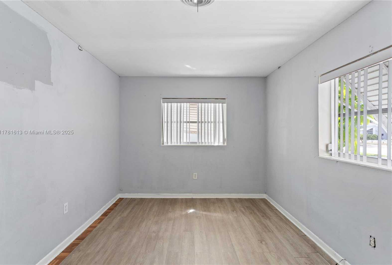 Small Image of 7525 GARFIELD ST, Hollywood Number 12