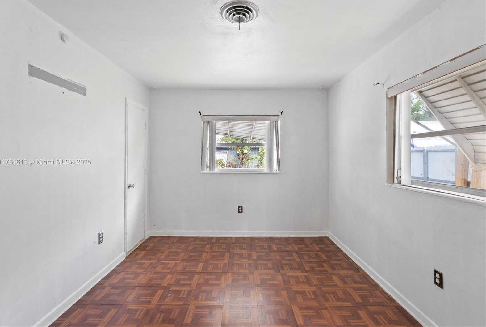 Small Image of 7525 GARFIELD ST, Hollywood Number 13