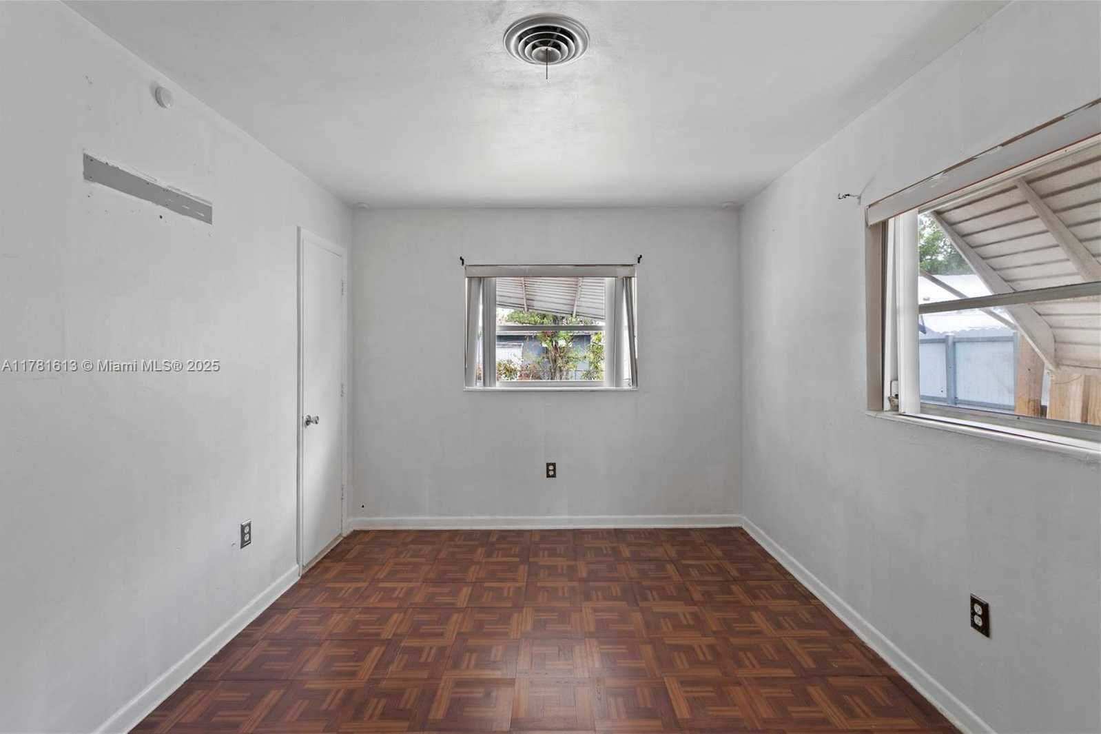 Small Image of 7525 GARFIELD ST, Hollywood Number 14