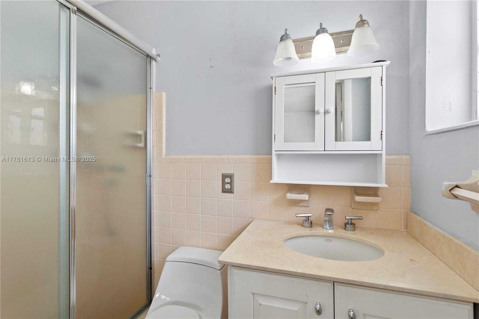 Small Image of 7525 GARFIELD ST, Hollywood Number 16