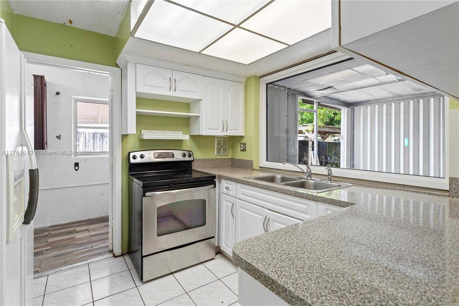 Small Image of 7525 GARFIELD ST, Hollywood Number 20