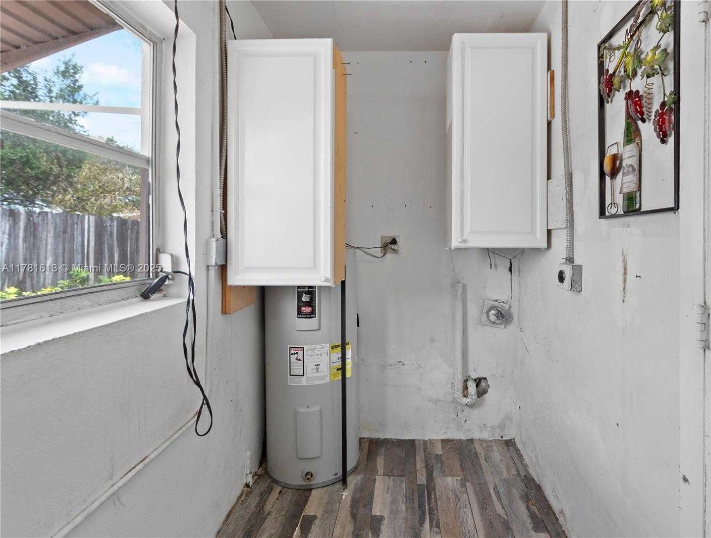 Small Image of 7525 GARFIELD ST, Hollywood Number 22