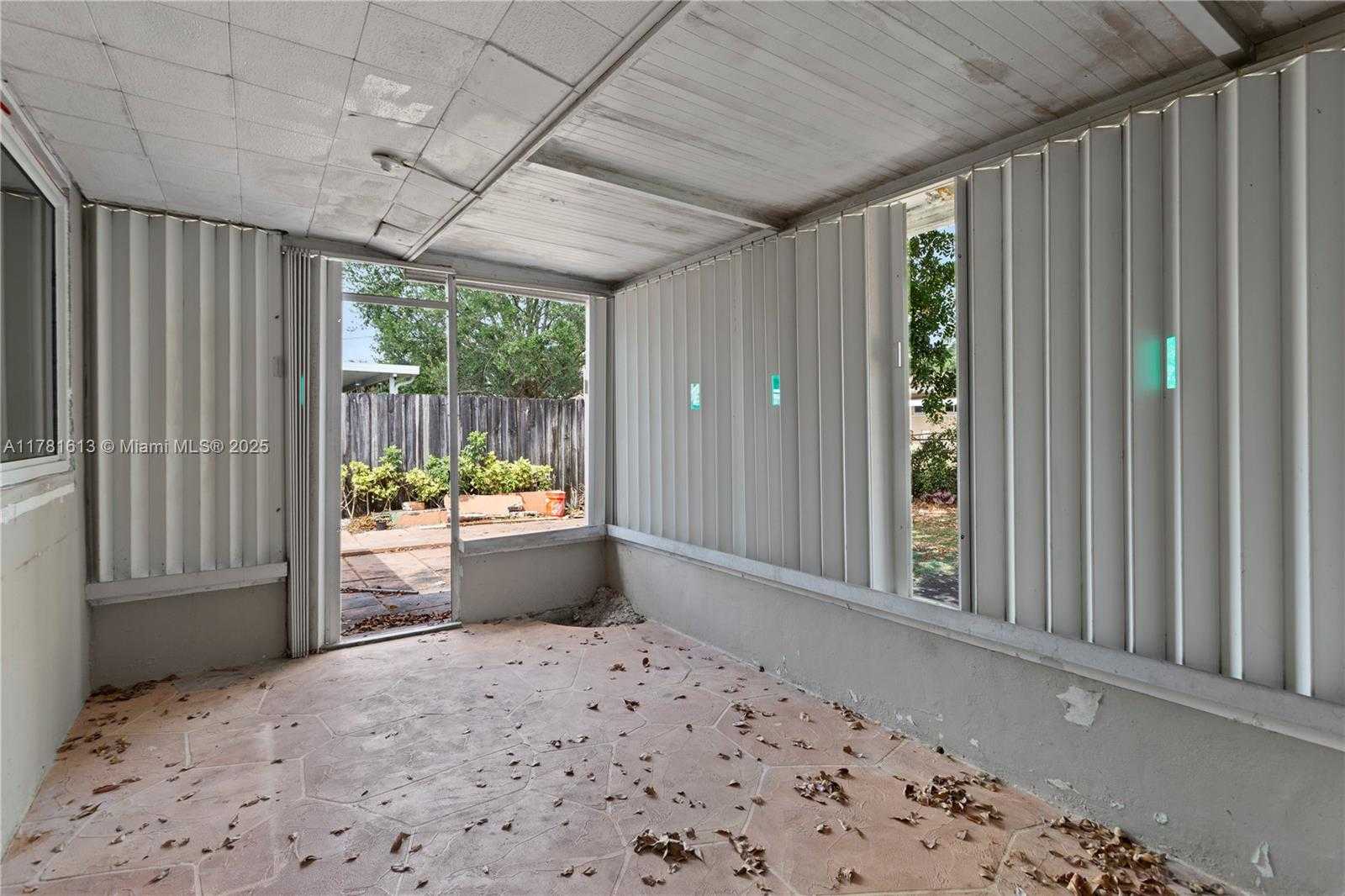 Small Image of 7525 GARFIELD ST, Hollywood Number 24