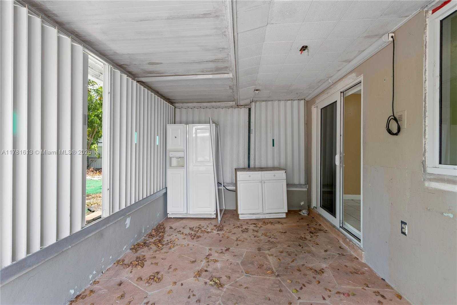 Small Image of 7525 GARFIELD ST, Hollywood Number 25