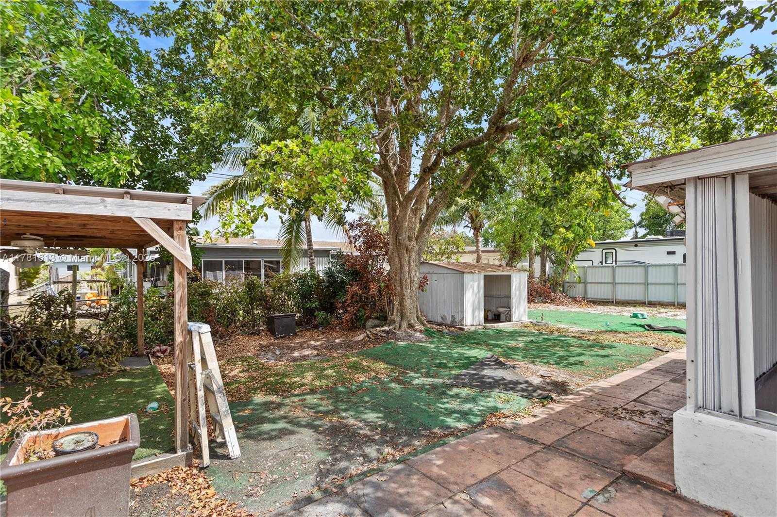 Small Image of 7525 GARFIELD ST, Hollywood Number 26