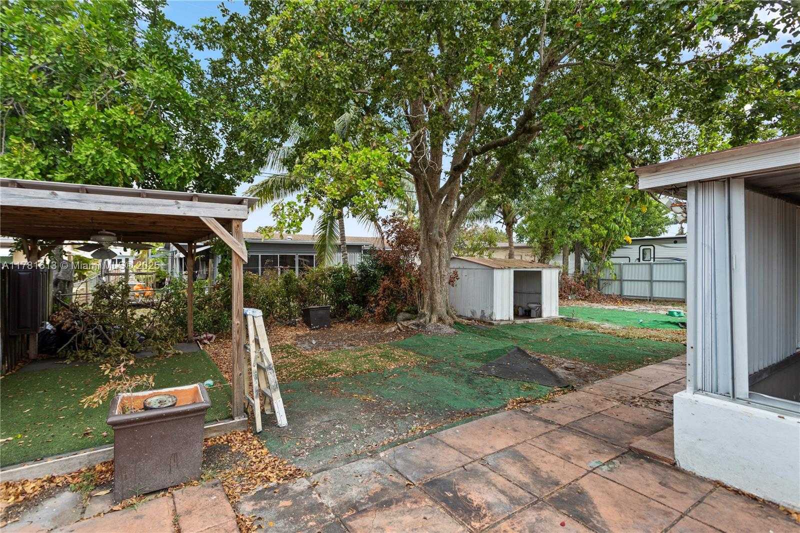 Small Image of 7525 GARFIELD ST, Hollywood Number 27