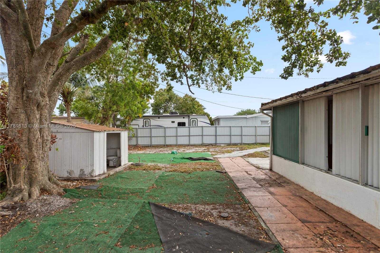 Small Image of 7525 GARFIELD ST, Hollywood Number 28