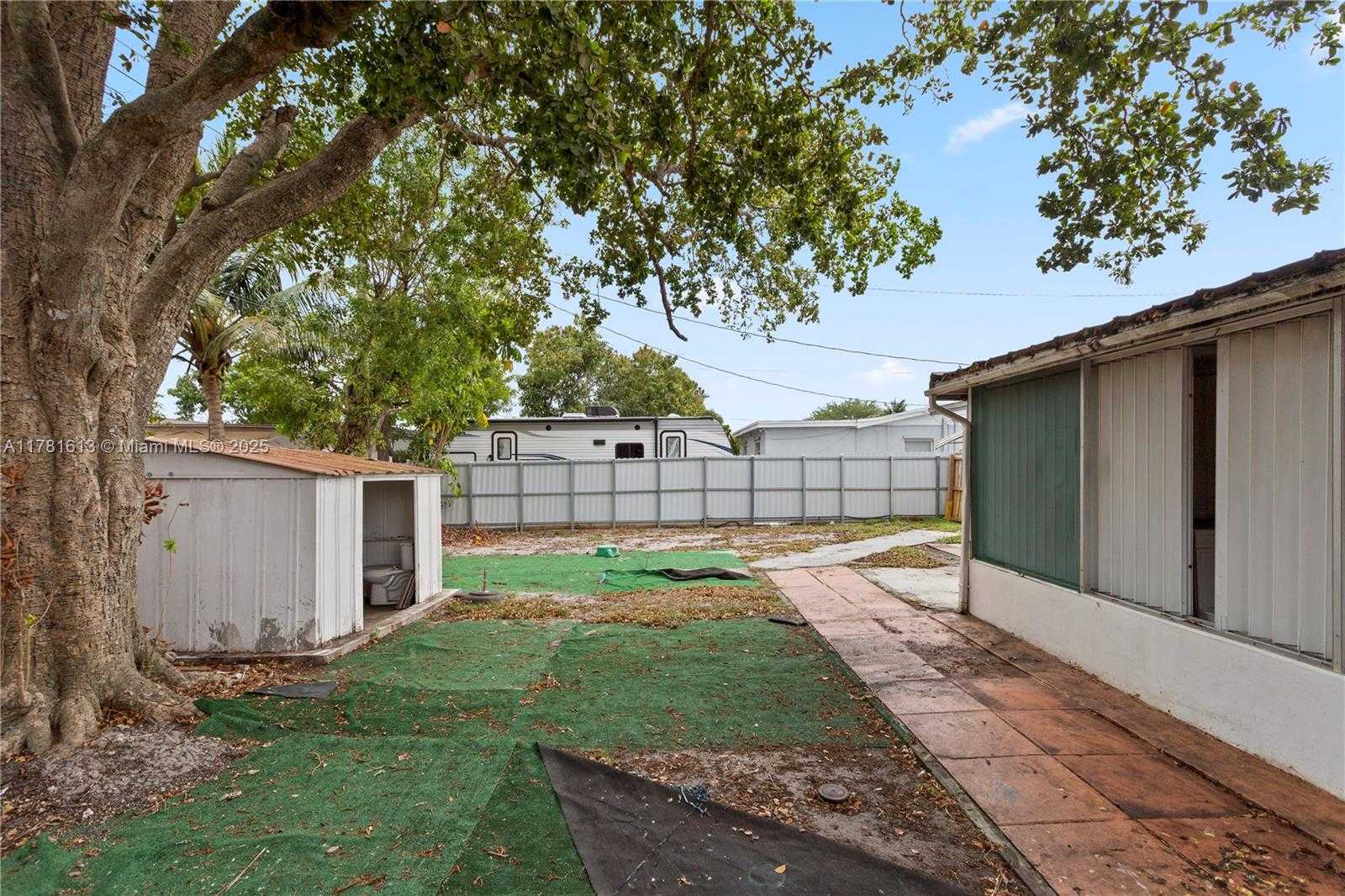 Small Image of 7525 GARFIELD ST, Hollywood Number 29