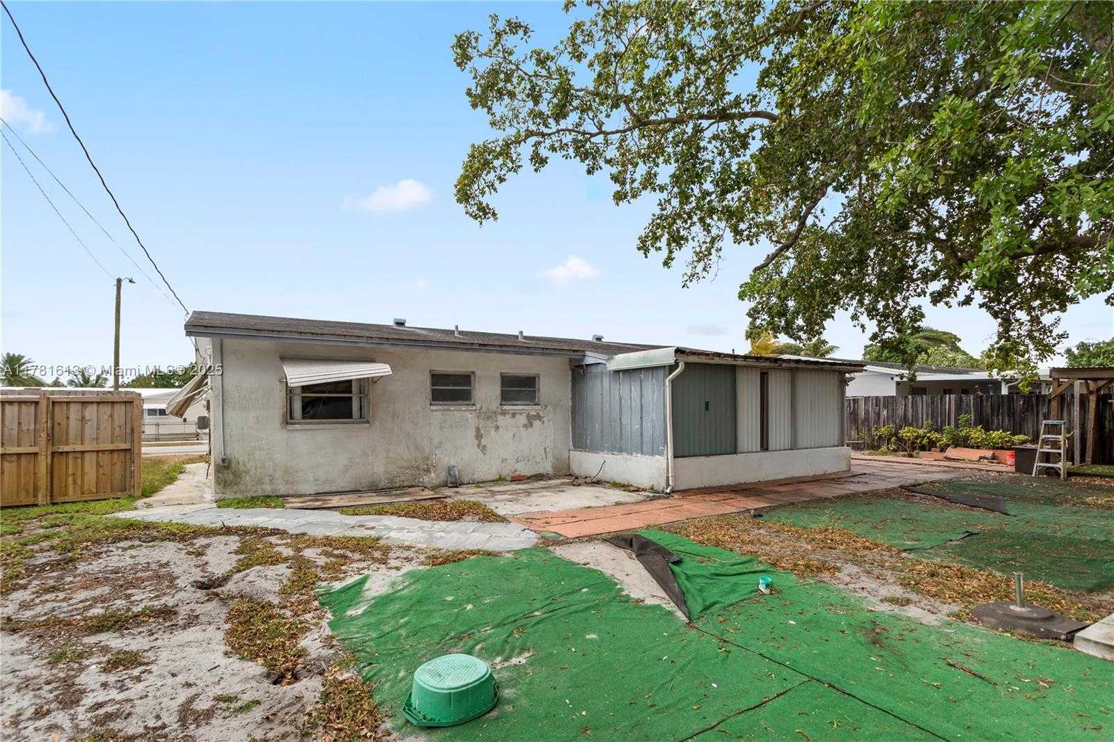 Small Image of 7525 GARFIELD ST, Hollywood Number 31
