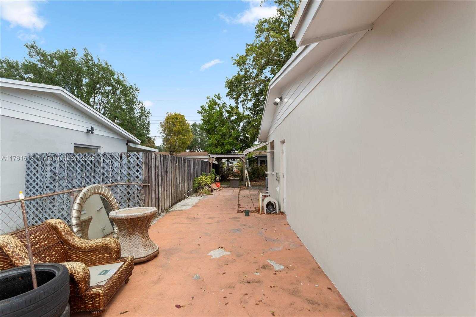 Small Image of 7525 GARFIELD ST, Hollywood Number 32