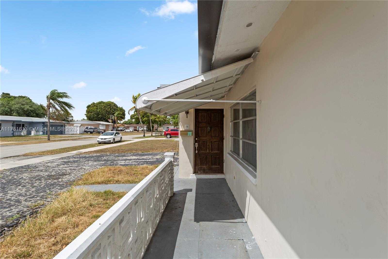 Small Image of 7525 GARFIELD ST, Hollywood Number 4