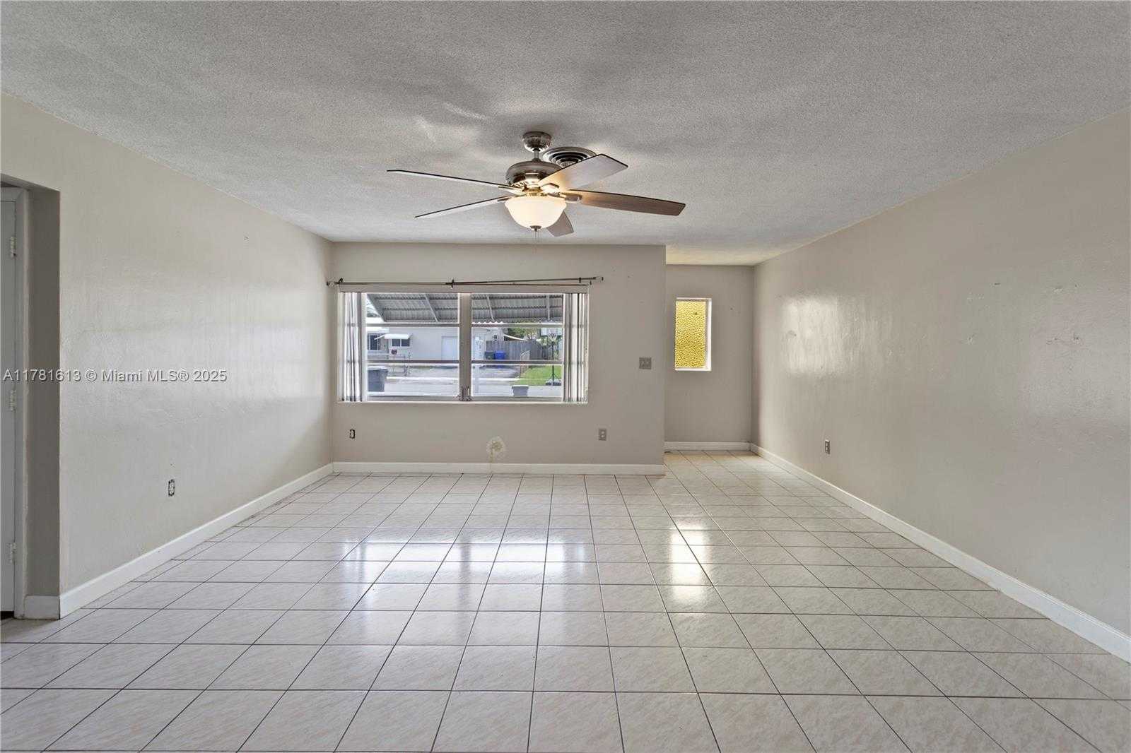 Small Image of 7525 GARFIELD ST, Hollywood Number 6