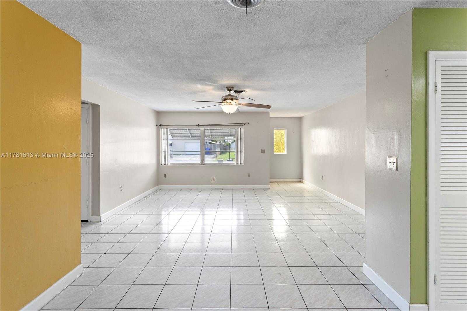 Small Image of 7525 GARFIELD ST, Hollywood Number 7