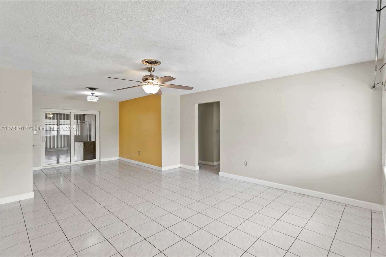 Small Image of 7525 GARFIELD ST, Hollywood Number 8