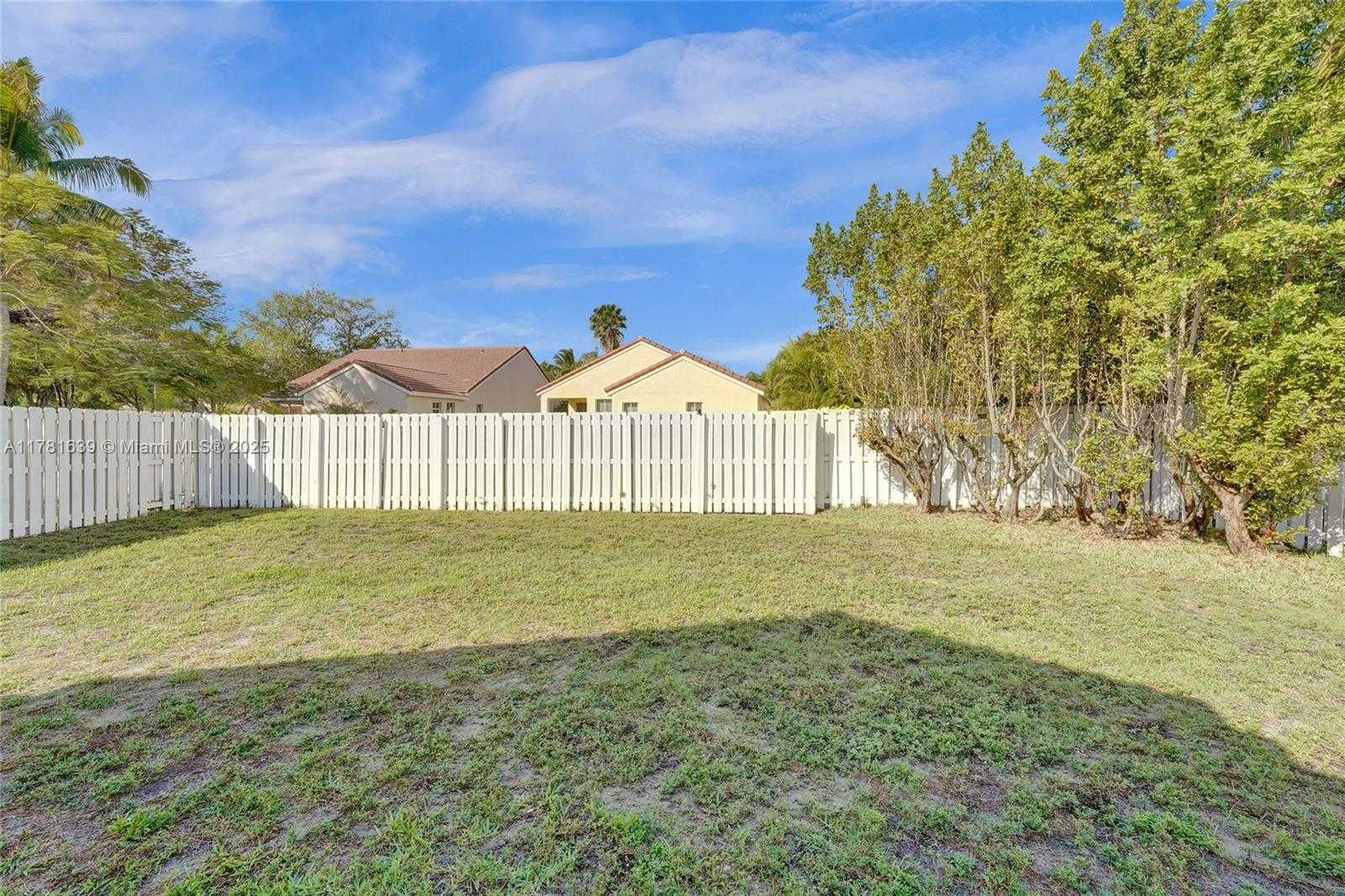 Small Image of 811 CHIMNEY ROCK RD, Weston Number 27