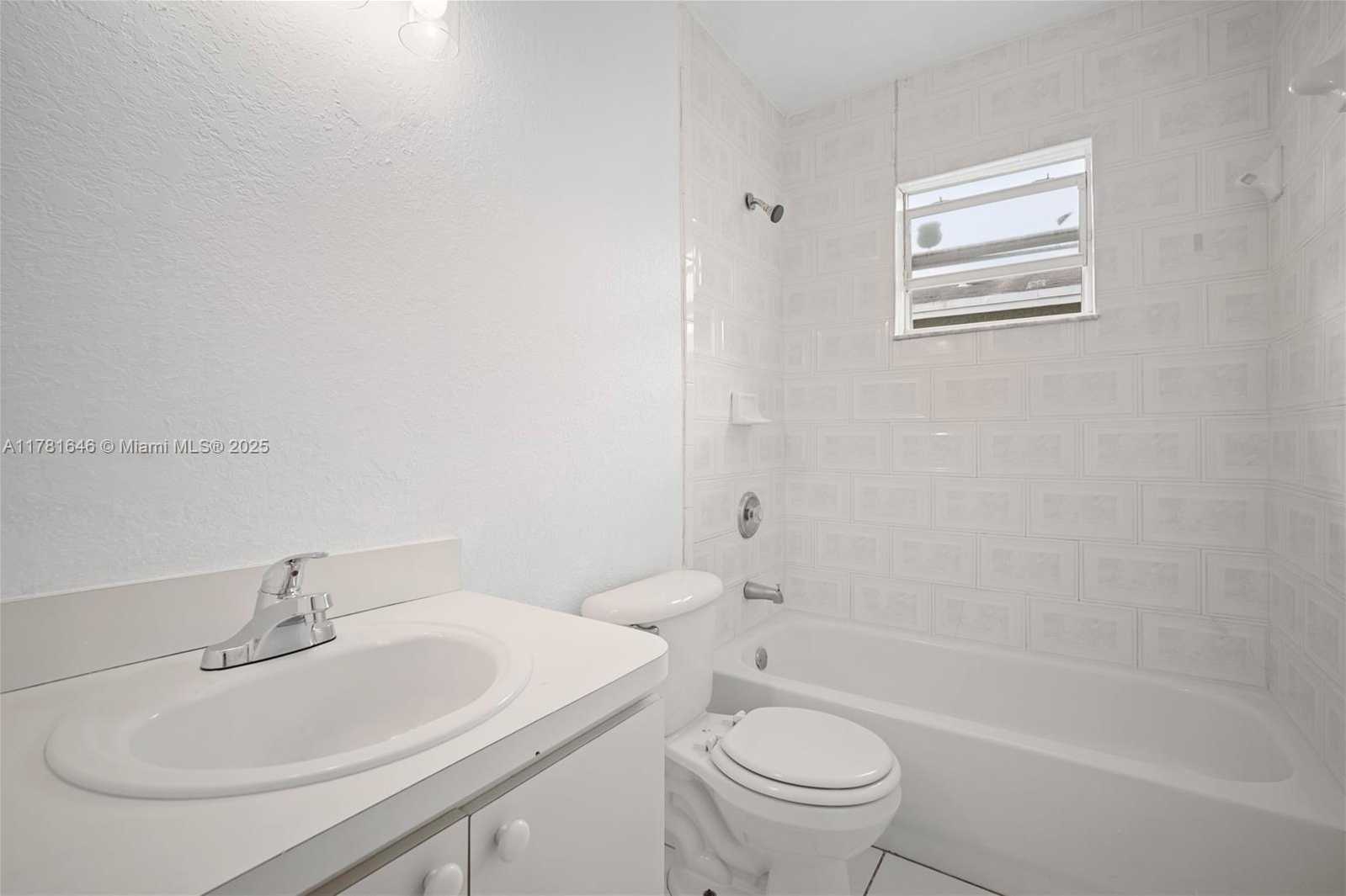 Small Image of 244 NORTH WEST 179TH ST, Miami Gardens Number 10