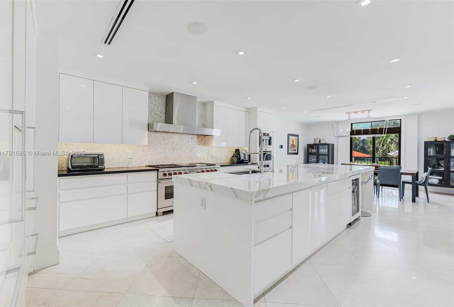 Small Image of 555 ARVIDA PKWY, Coral Gables Number 10