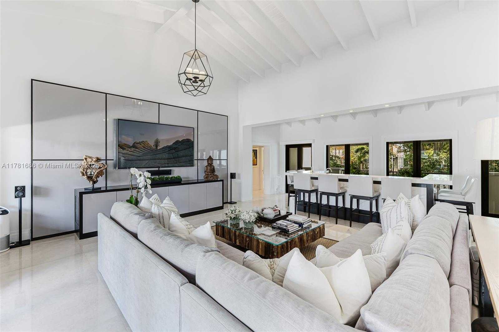 Small Image of 555 ARVIDA PKWY, Coral Gables Number 12