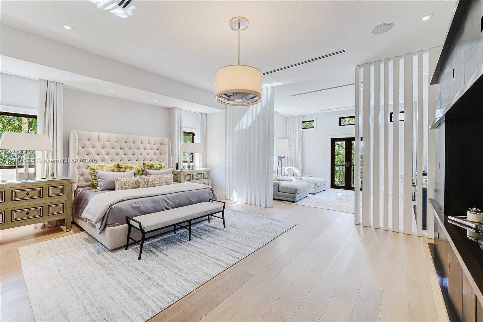 Small Image of 555 ARVIDA PKWY, Coral Gables Number 16