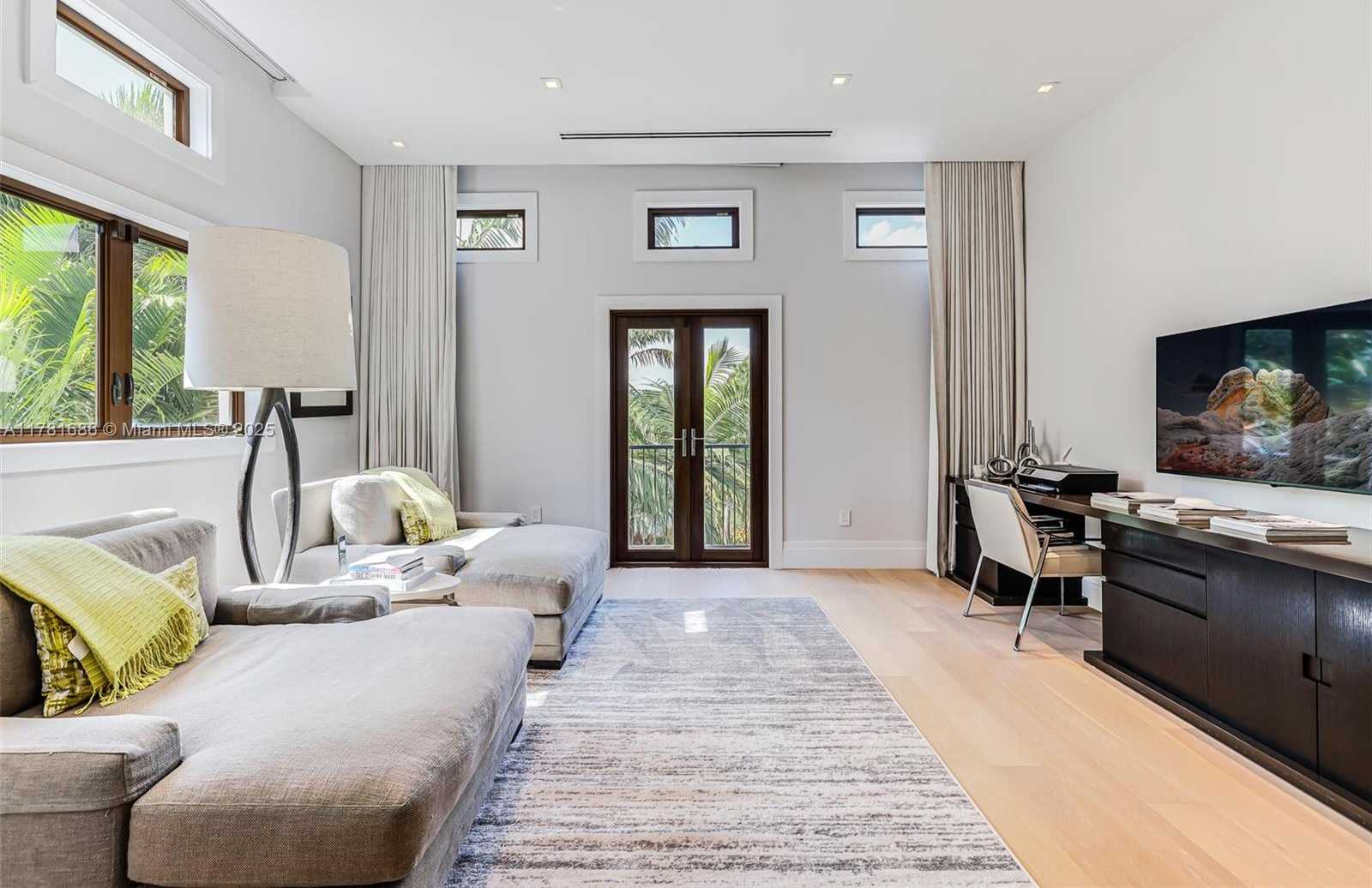 Small Image of 555 ARVIDA PKWY, Coral Gables Number 19